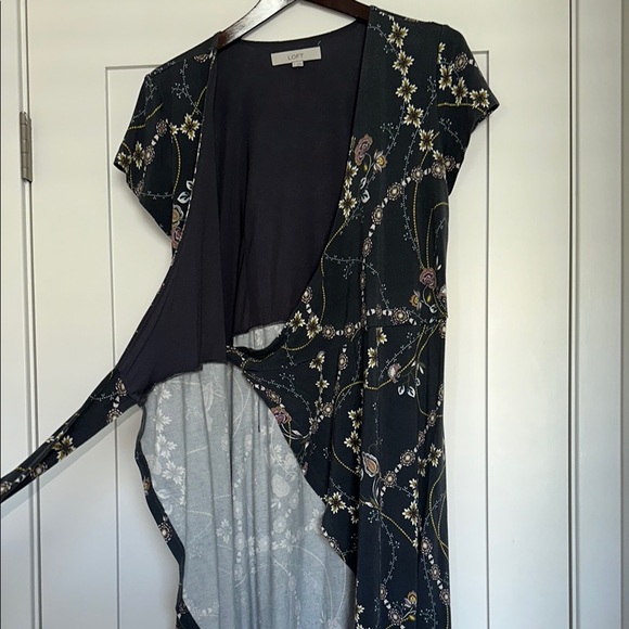 LOFT DarK grey floral wrap dress - Picture 3 of 10